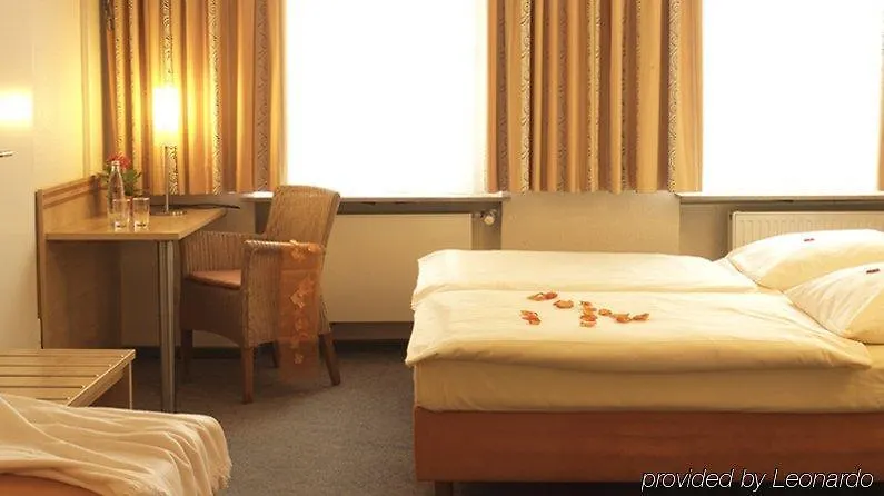 Hotel Amba München 3*,